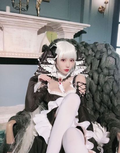 公在客厅里吃我奶涨奶小视频